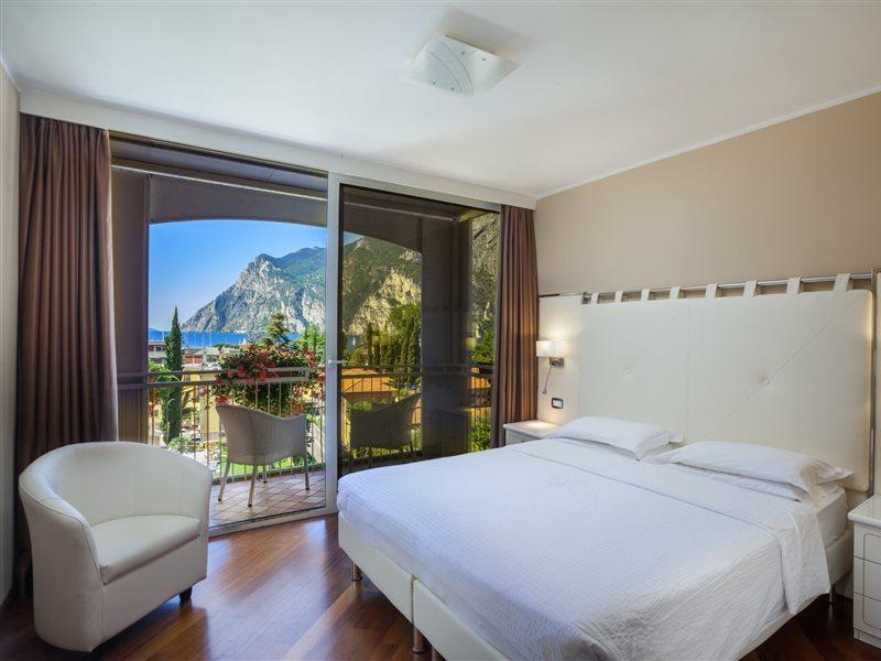 Hotel Savoy Palace - TonelliHotels Riva del Garda Esterno foto