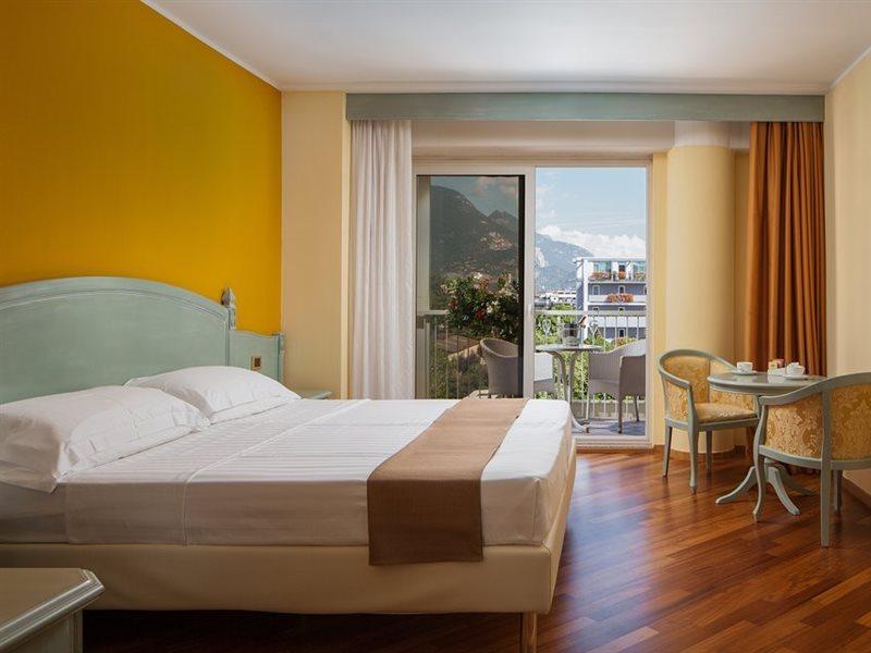 Hotel Savoy Palace - TonelliHotels Riva del Garda Esterno foto