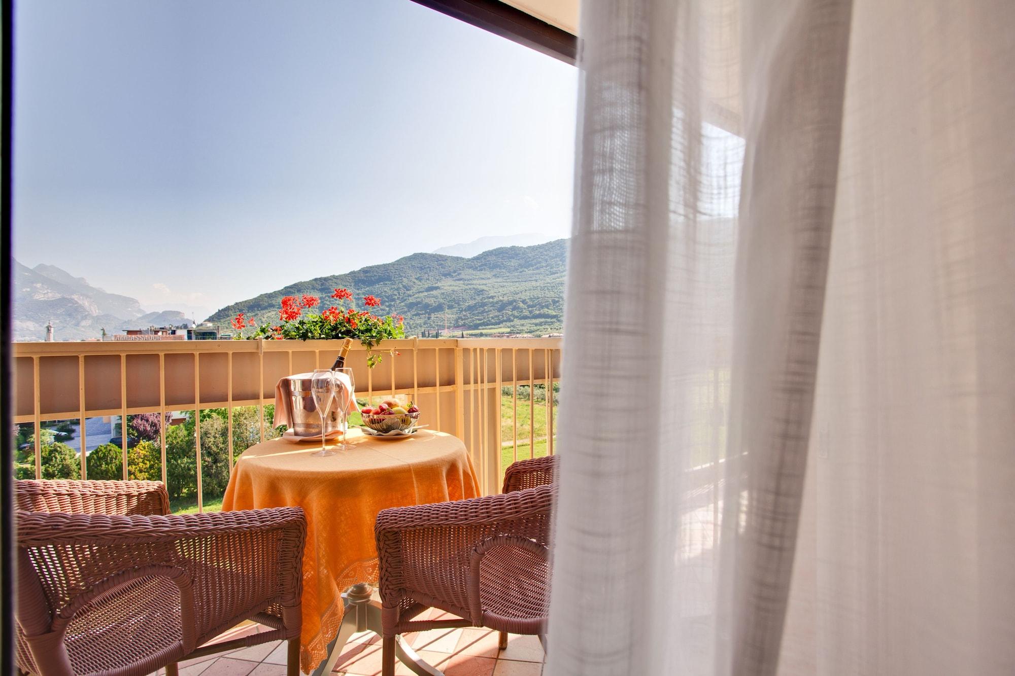 Hotel Savoy Palace - TonelliHotels Riva del Garda Esterno foto
