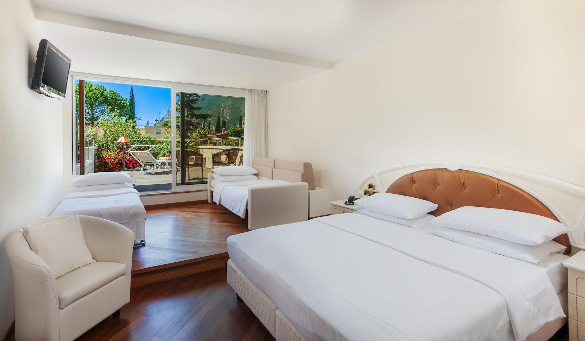 Hotel Savoy Palace - TonelliHotels Riva del Garda Esterno foto