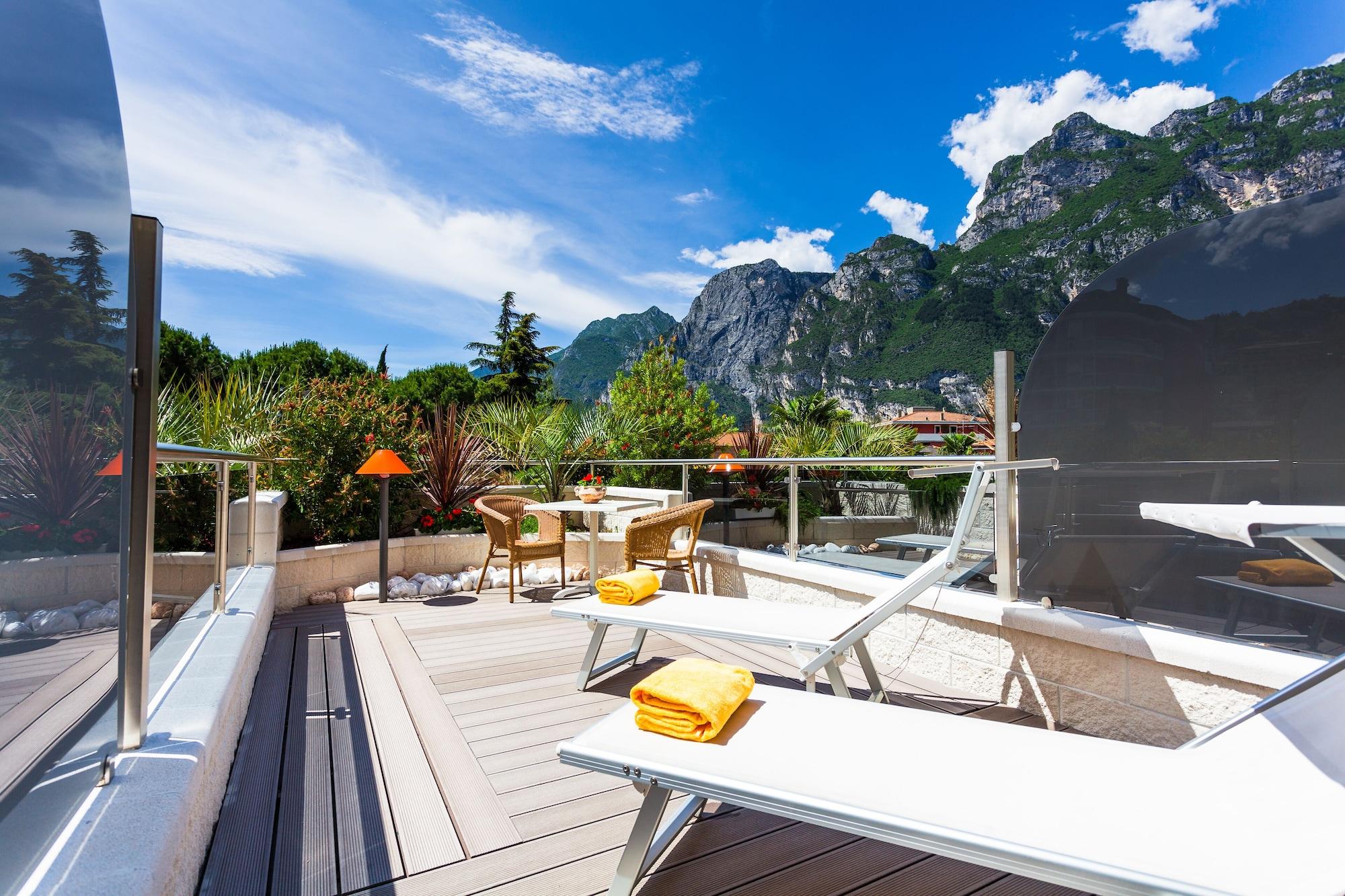 Hotel Savoy Palace - TonelliHotels Riva del Garda Esterno foto