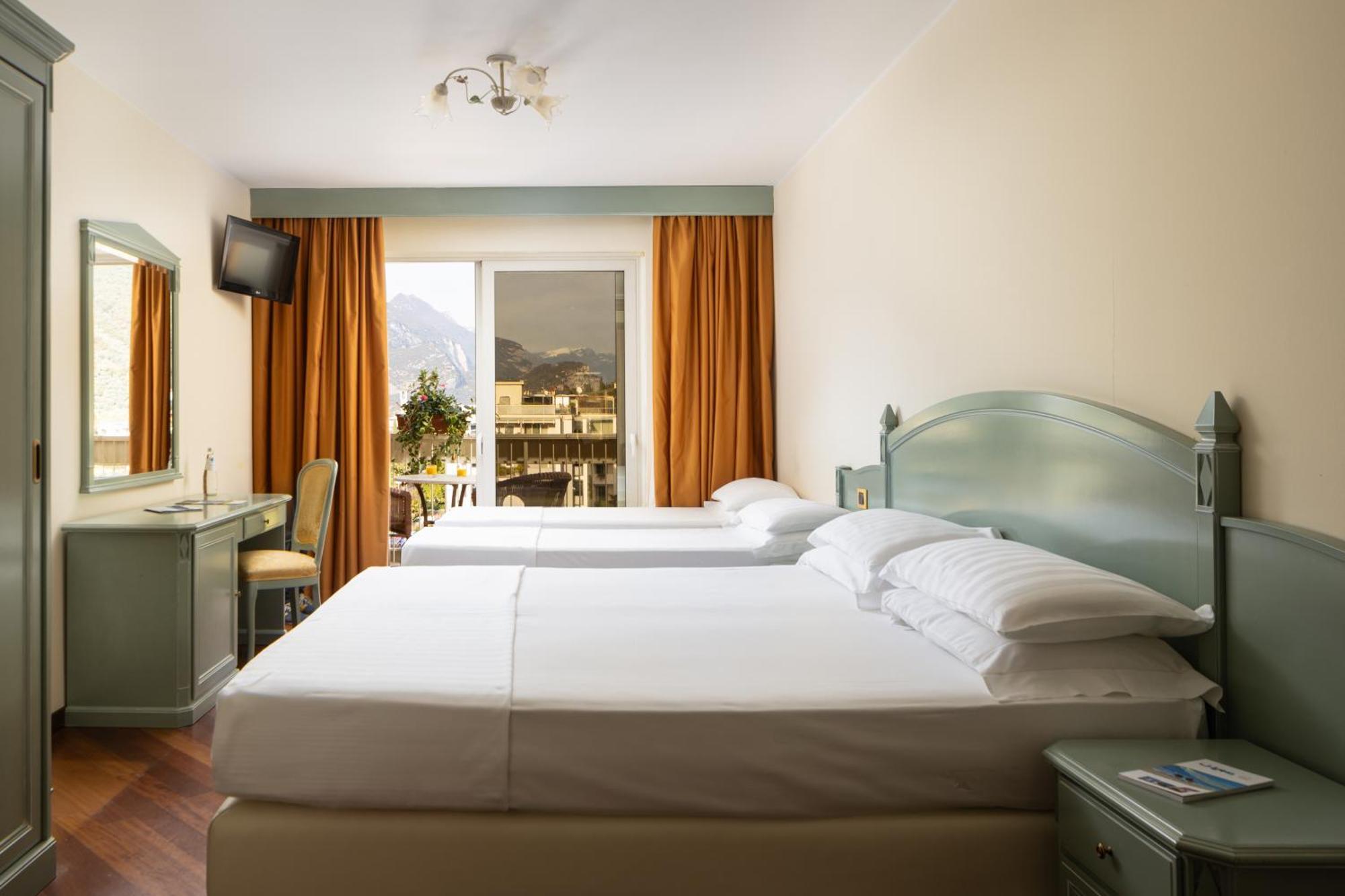 Hotel Savoy Palace - TonelliHotels Riva del Garda Esterno foto