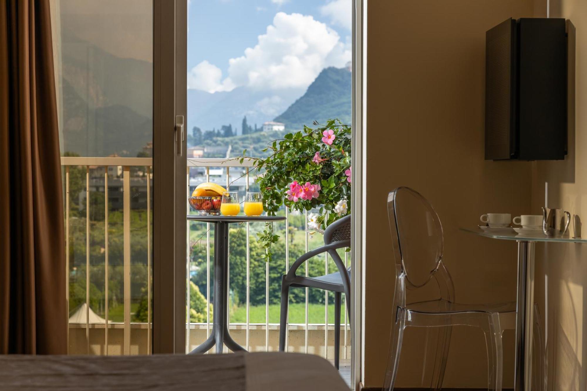 Hotel Savoy Palace - TonelliHotels Riva del Garda Camera foto