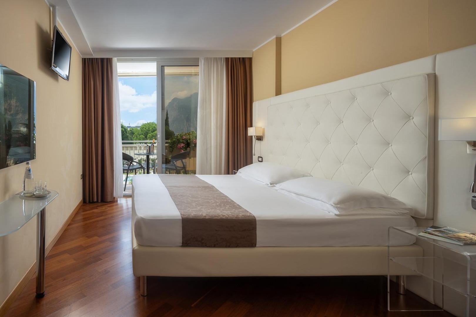 Hotel Savoy Palace - TonelliHotels Riva del Garda Esterno foto