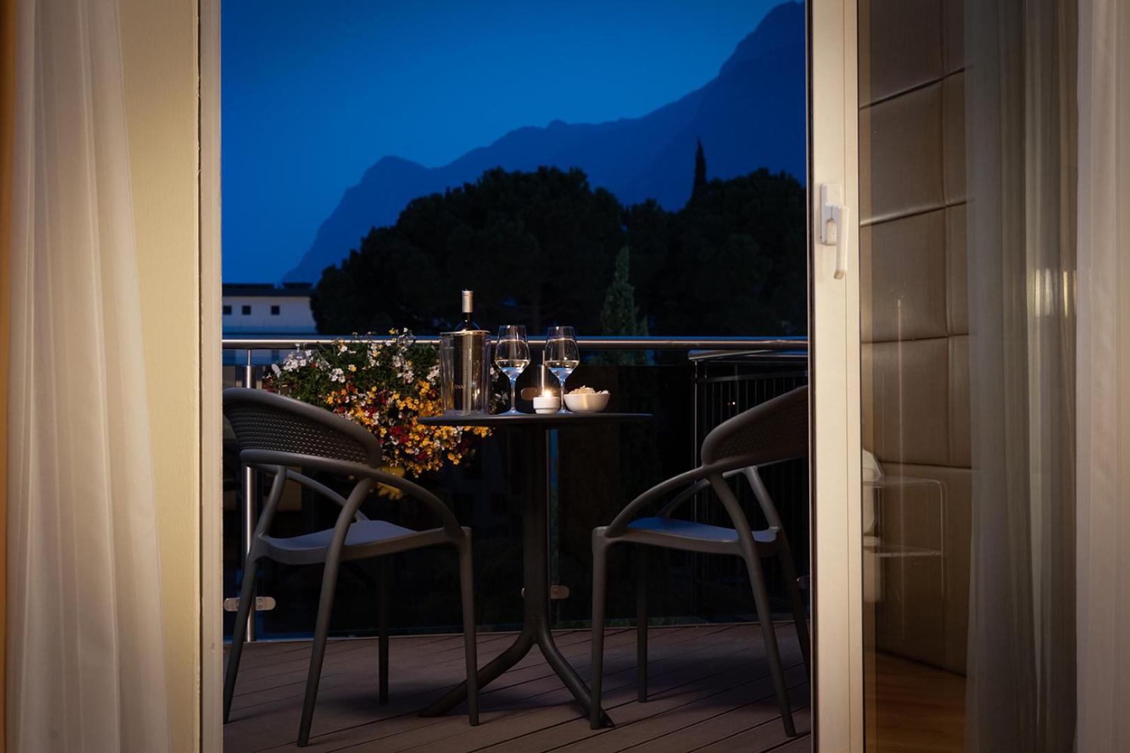 Hotel Savoy Palace - TonelliHotels Riva del Garda Esterno foto
