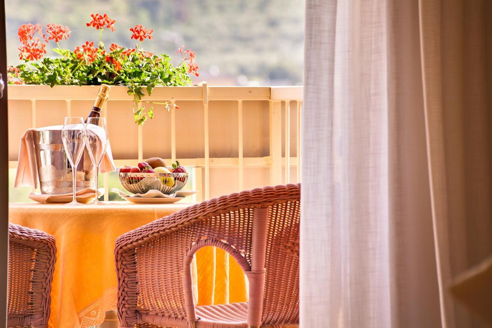 Hotel Savoy Palace - TonelliHotels Riva del Garda Esterno foto