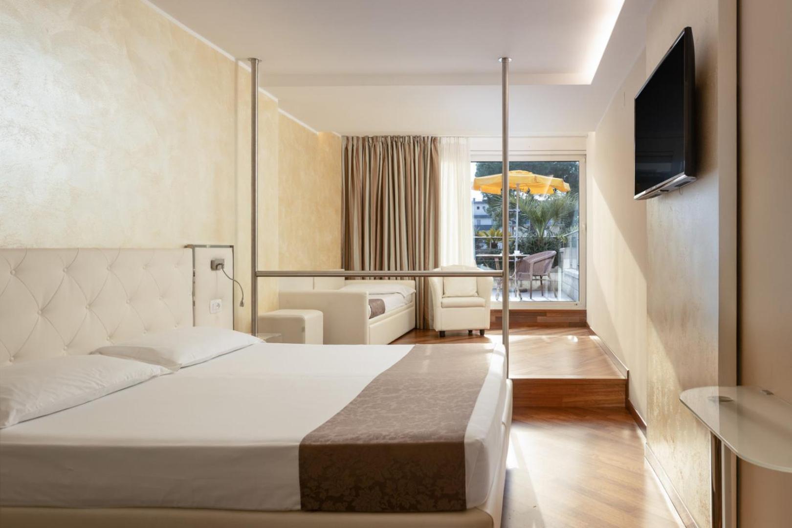 Hotel Savoy Palace - TonelliHotels Riva del Garda Camera foto