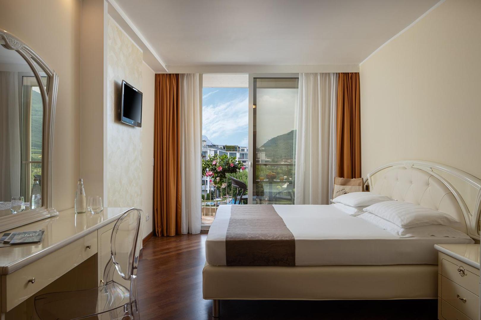 Hotel Savoy Palace - TonelliHotels Riva del Garda Esterno foto