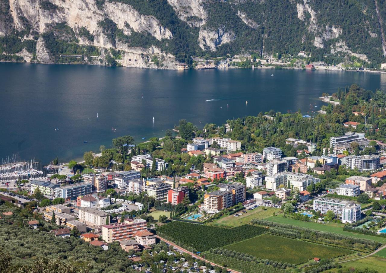 Hotel Savoy Palace - TonelliHotels Riva del Garda Esterno foto